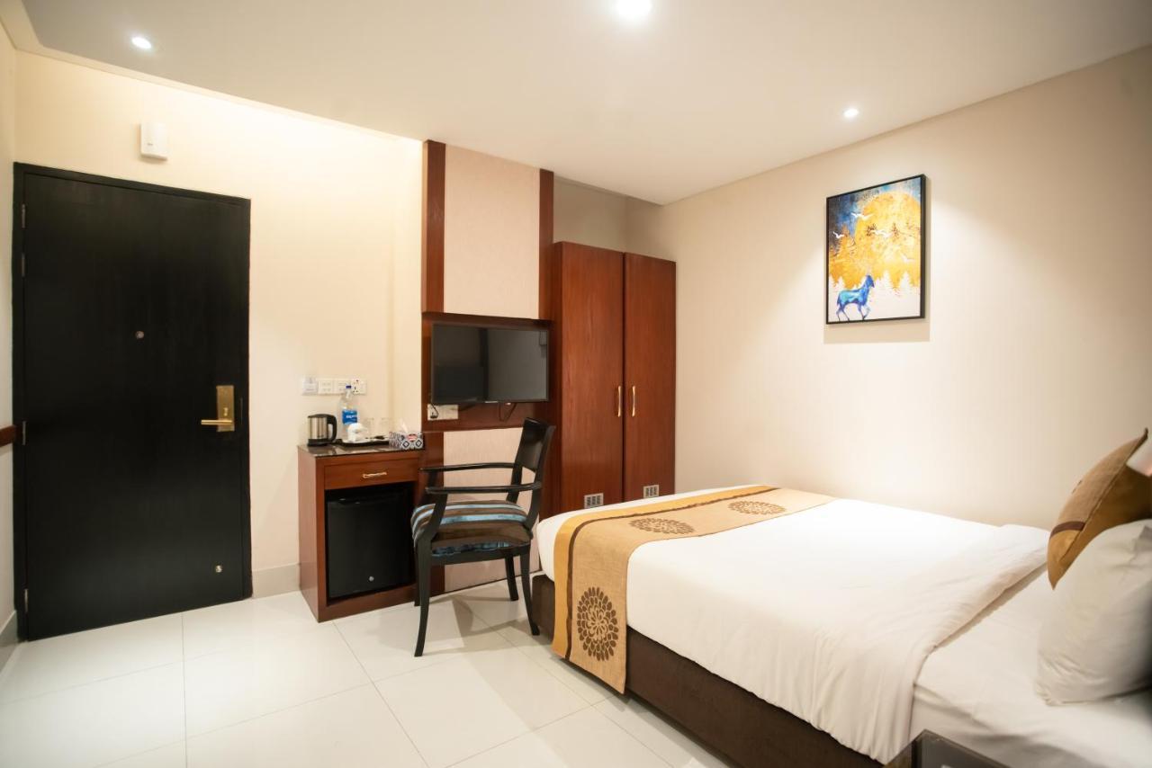 Jatra Hotel Grand Royal Dhaka Extérieur photo