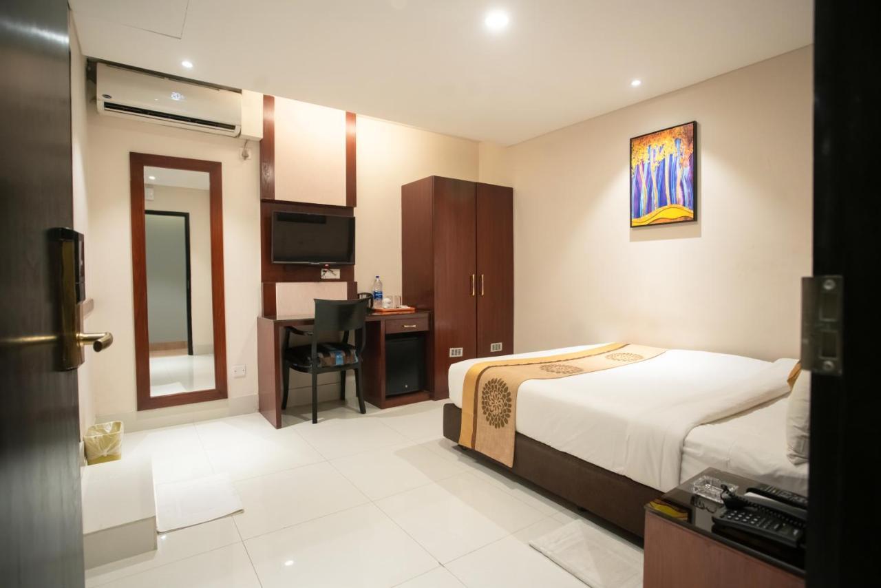 Jatra Hotel Grand Royal Dhaka Extérieur photo