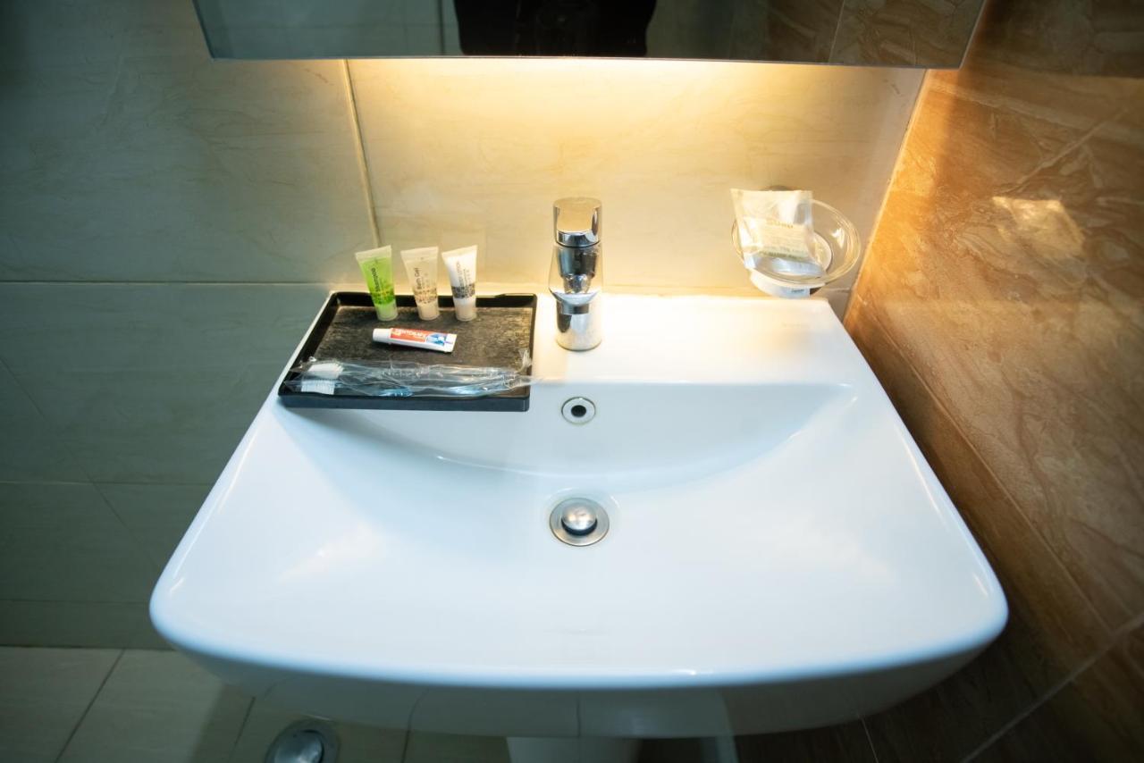 Jatra Hotel Grand Royal Dhaka Extérieur photo